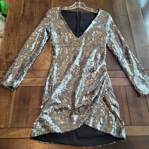 Mini vestido de manga larga con lentejuelas plateadas con cuello en V y frente fruncido - Imagen 1 de 5