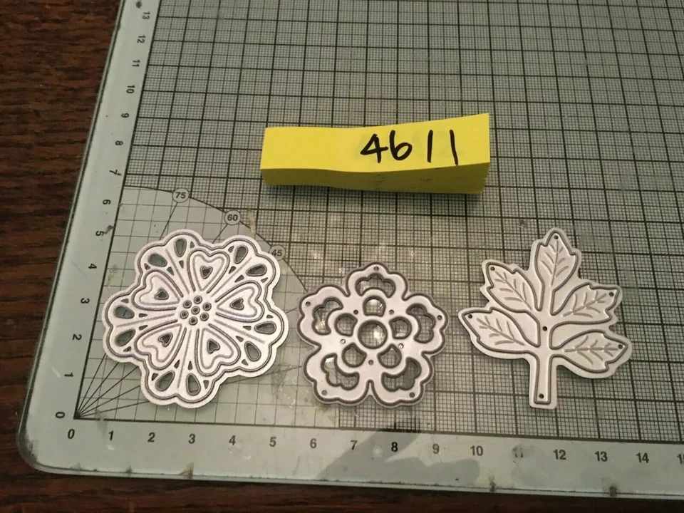 Trimcraft 3 part flower and leaves die set ref4611 **SALE** - Image 1 of 1