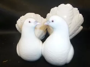 LLADRO - DOVE PAIR ~1169 - MINT ~ BEAUTIFUL AND OH SO SWEET~GREAT HOLIDAY GIFT - Picture 1 of 6