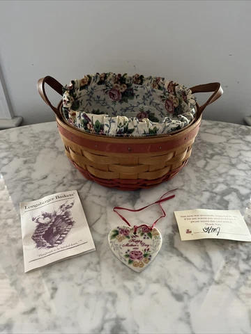 Longaberger 1995 Mother's Day 'Basket of Love' w/leather handles Cover