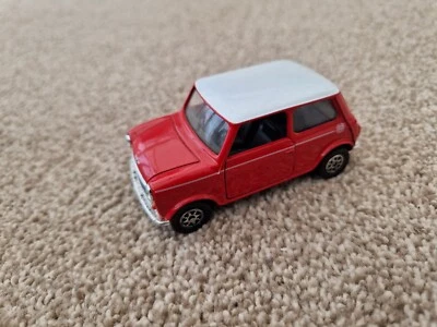 CORGI CLASSICS 1/36 RED MINI COOPER + WHITE ROOF DIECAST MODEL CAR - Image 1 of 3