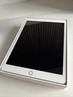 Apple iPad 8th Generation A2270 Silber 32GB, Wi-Fi, 10.2" - Bild 1 von 4