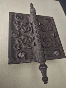 Una bisagra de hierro grabada negra antigua 4x4 con pasador de bisagra de pináculo nuevo-antiguo stock  - Imagen 1 de 6