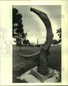 1985 Press Photo Ed Walker's sculpture of "Crescent City." - noc42360 - Picture 1 of 2