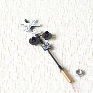 2 x OO scale railroad crossing signals 2 heads + Circuit board flasher #BL2X - Picture 1 of 9