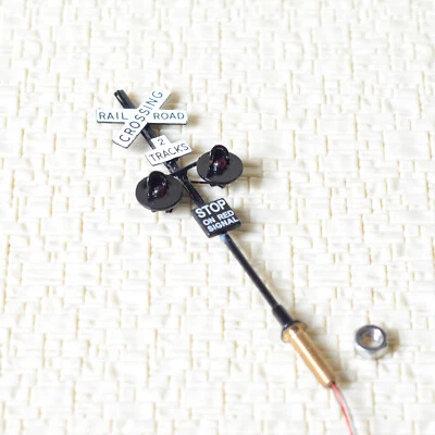 2 x OO scale railroad crossing signals 2 heads + Circuit board flasher #BL2X - Image 1 of 4
