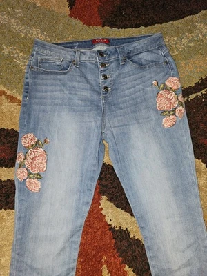Jeans capri florales con botones Guess para mujer talla 32 con bordado floral 14 Foto 1 de 4