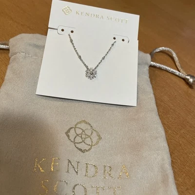 Collar colgante corto Henry enchapado en rodio ajustable Kendra Scott con circonita cúbica blanca Foto 1 de 4