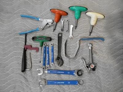 Lote de herramientas para bicicletas, herramientas para parques y Hozan Plus Más Foto 1 de 4