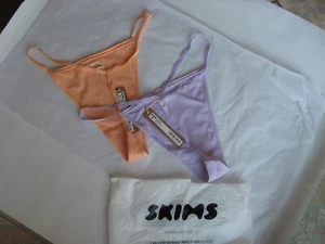 Damen 2 neue Etikett SKIMS LILY Lavendel & Nektar Pfirsich T-String Tangas Größe XL - Bild 1 von 4