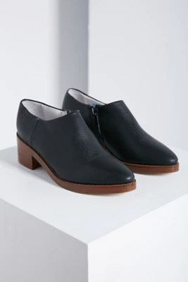 Botín Miista Juliana talla 10 precio de venta sugerido por el fabricante: $216 cuero negro Foto 1 de 4