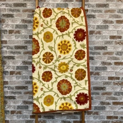 Alfombra de lana Williams Sonoma Hand Crewel alfombra con acento floral 4' x 6' Foto 1 de 4