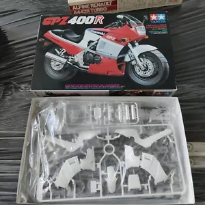 TAMIYA 14045 1/12 Kawasaki GPZ 400R model kit - Picture 1 of 1