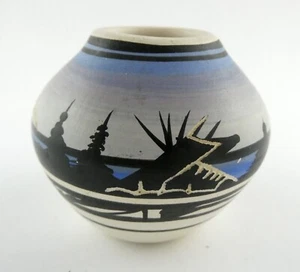Jarrón pequeño firmado navajo nativo americano vintage C Maryboy escena suroeste - Imagen 1 de 20
