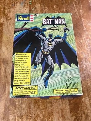 Revell Batman VTG 1999 1/8th Model Kit  - Image 1 of 4