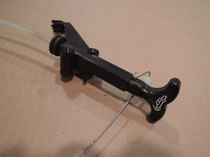 ALFA ROMEO GTV-6 Nuevo NOS Capó / PALANCA DE LIBERACIÓN DEL CAPÓ y CABLE Alfetta GT - Imagen 1 de 14