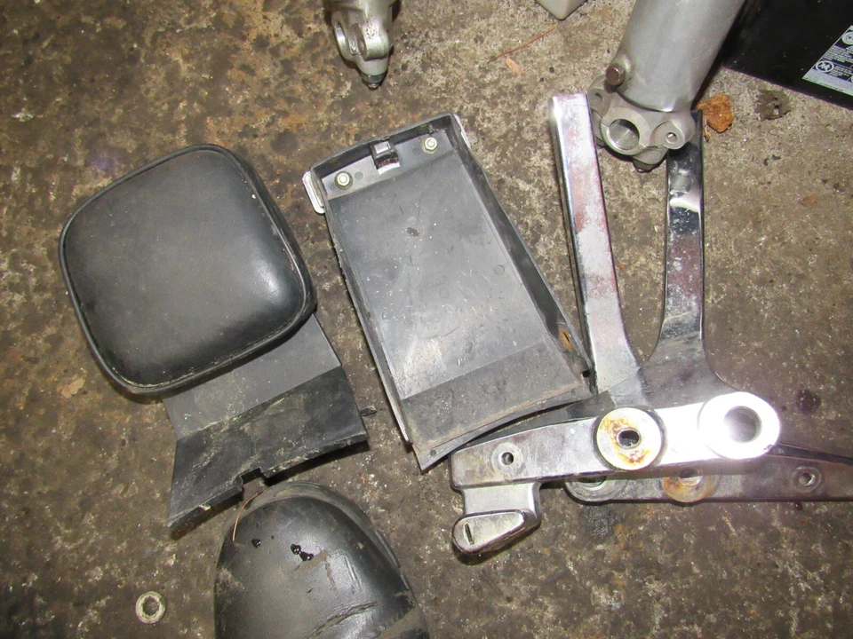 1986 suzuki vs700 intruder sissy bar parts pad frame tool cover - Image 1 of 1