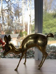 Estatuilla vintage de latón ciervo cervatillo MCM grande 8"x12" pátina natural - Imagen 1 de 19