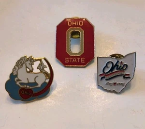 3 Vintage Ohio State Pins - Univ Red O Pin, Bicent Pin And Heart Cold Unicorn Pin LESEN - Bild 1 von 9