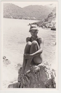Hübsche attraktive junge Frau Strand Bikini Badeanzug weiblicher Schnappschuss altes Foto - Bild 1 von 1