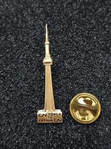 Anstecknadeln Anstecknadel Pin Emaille 45 Metall vergoldet Fremde Stadt KANADA TORONTO "CN Tour" - Bild 1 von 3