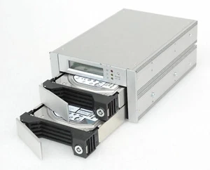 EXTERNES GEHÄUSE RAIDSONIC SR2600-2S-S2 RAID 0 1 CONTROLLER FÜR SATA IDE HDD A01 - Bild 1 von 1