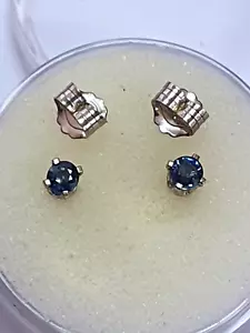 3 mm mid blue sapphire stud earrings in sterling silver - Foto 1 di 4