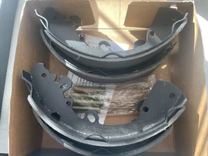 Zapatas de freno traseras PREMIUM ~ WEAREVER ~ S853 - Imagen 1 de 4