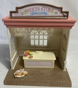 Sylvanian Families Süßwarenladen Konvolut Gebäude Kuchen Teller Theke Ersatzteile - Bild 1 von 5
