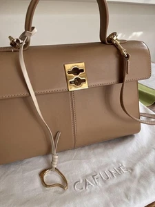 CAFUNÉ Bolso de Hombro de Cuero Stance Bag Grande con Accesorios de Metal Marrón - Imagen 1 de 10