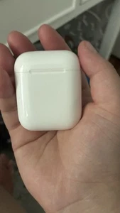 Apple AirPods 2nd Generation - Picture 1 of 6