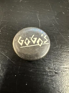 Vintage Early 1980's GO-GO'S Band logo PIN PinBack Button Badge 1.in New Wave - Picture 1 of 3