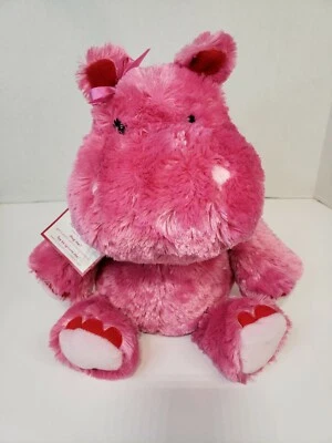 Peluche Hallmark Pink Lola Love Hippo Abrazo Hablando Orejas Movibles Día de San Valentín Foto 1 de 4
