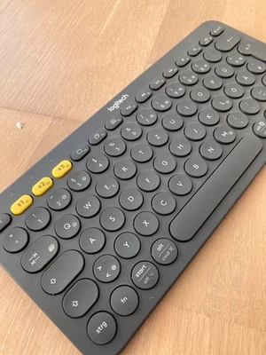 Logitech K380 kabellose Bluetooth QWERTZ Tastatur schwarz - Bild 1 von 3