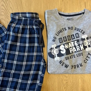 Schlafanzug Gr. 146/152 Guter Zustand - Bild 1 von 3