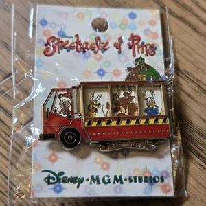 Disney Pin Christmas Mickey Tram Backstage Tour Artist Choice Spectacle Pins LE - Picture 1 of 6
