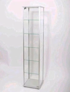 Handgefertigte Vitrine aus Glas und Alu sollte bald weg - Bild 1 von 4