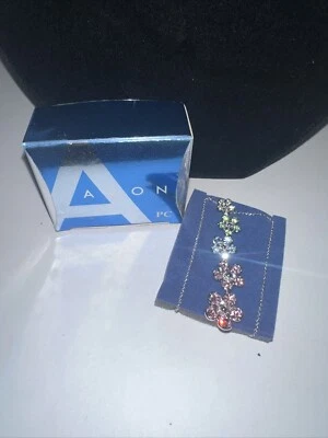 2009 New In Box AVON President's Recognition Achievement Female Necklace - Image 1 of 3