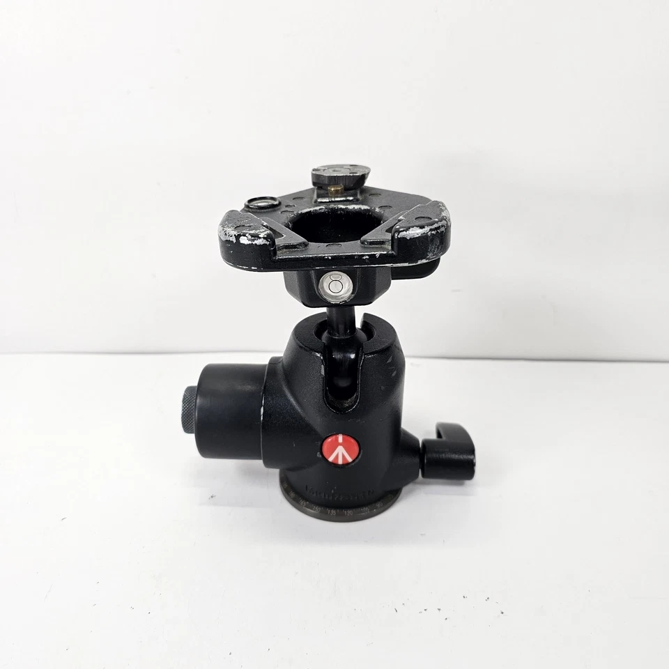 Manfrotto Hydrostatic Trailer Ball 468MGRC0 Tilt Head Tripod Mounted - Image 1 of 4
