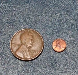 1964 MINIATURE LINCOLN CENT *XF DETAILS* 1933 COIN IS FOR SIZE COMPARISON - Picture 1 of 2