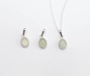 925 sterling silver and New Jade oval necklace 8 x 6 - Picture 1 of 4