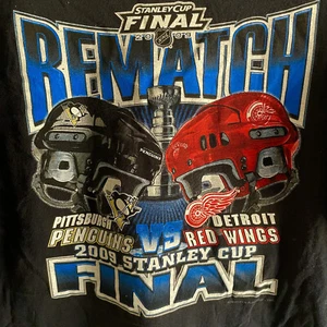 2009 stanley cup detroit red wings pittsburgh penguins logo shirt size XL - Picture 1 of 3