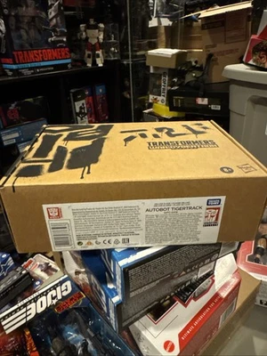 Transformers Generations Selects Deluxe Class WFC-GS18 Autobot Tigertrack Figure - Image 1 of 4