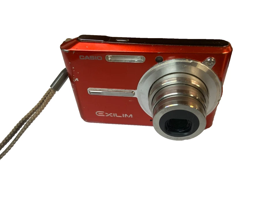 CASIO EXILIM DIGITAL CAMERA -EX-600 -6 MEGA PIXEL -RED - VINTAGE - Image 1 of 4