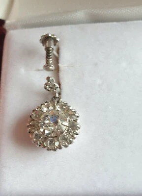 1.5 ctw Helzberg Diamond earring, can't confirm the stones are Diamonds told so! - Image 1 of 4