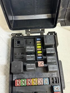 2006-2007 Chrysler 300 Fuse Box Relay Module P04692031AH A OEM - Picture 1 of 13