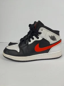 Air Jordan Chicago Mid 1’s Jugend (4,5 Jahre) schwarz weiß passt Damengröße 6 - Bild 1 von 18