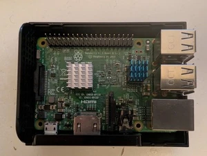 Raspberry Pi 3 + Black Case + Heathsinks + Power Supply - Single board Computer - Picture 1 of 2