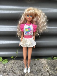 Sindy Tennis Sport Doll Hasbro 1988 White Cream Pink Blonde Hair - Picture 1 of 9