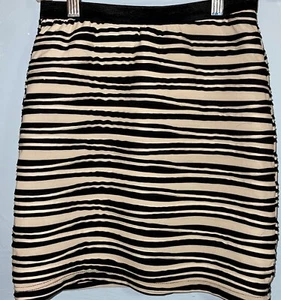ya Los Angeles Women’s Black & Cream Lightweight Striped Mini Skirt Size Small - Picture 1 of 5